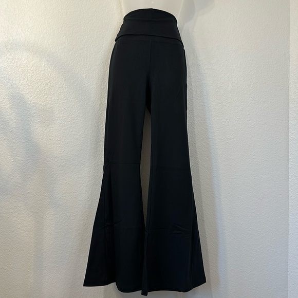 NWT OFFLINE By Aerie OG Black Foldover High Waisted Super Flare Legging (M) - Picture 5 of 10